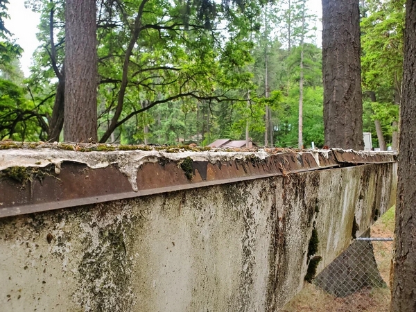 Old flat roof over the bedroom